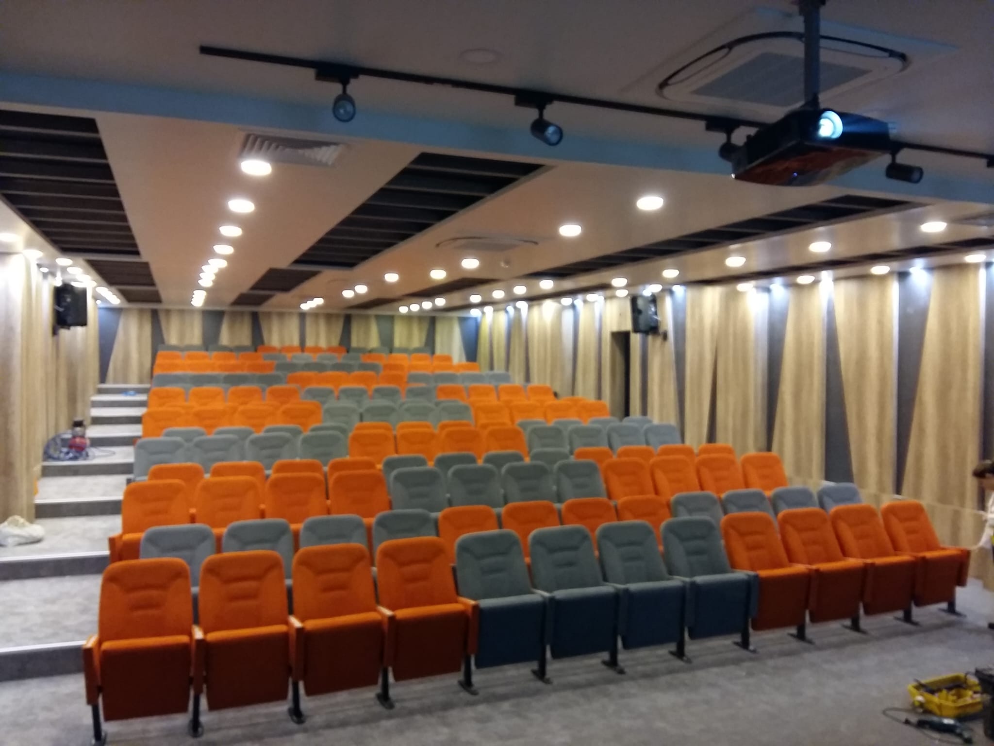 Konferans salonu